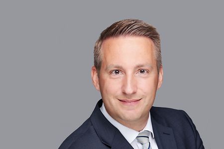 Portraitaufnahme des Regierungspr&auml;sidenten Thomas Sch&uuml;rmann